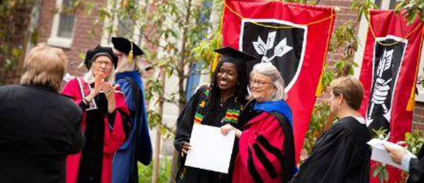 美国留学哈佛大学申请条件